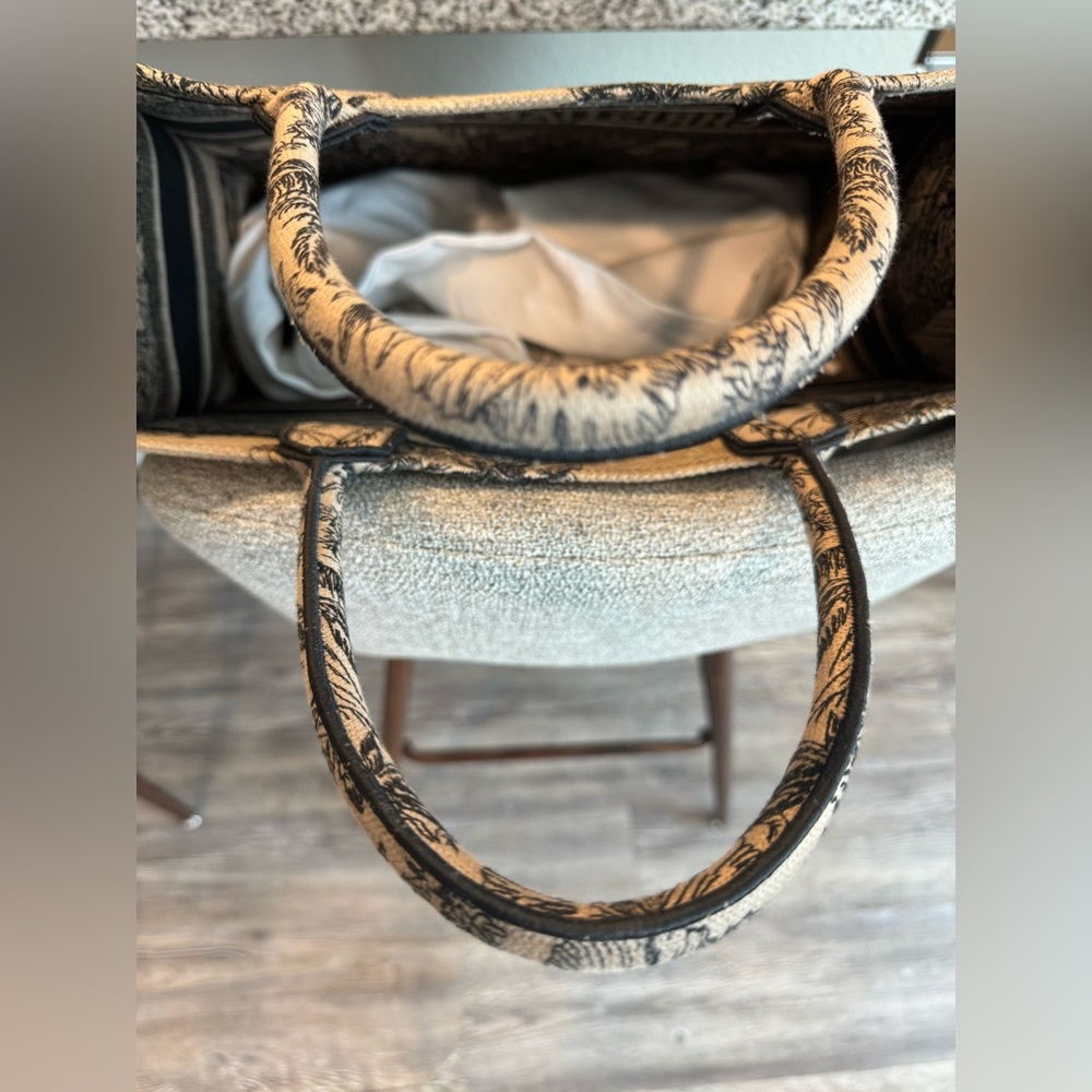 Christian Dior large Book Tote Khaki/Black - Picture 9 of 13